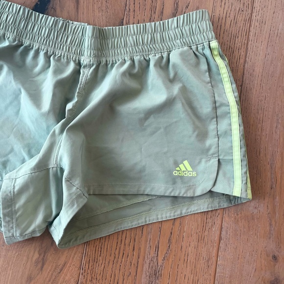 Adidas Women Shorts Medium Green Lightweight Athletic Sporty Lounge - Picture 3 of 5